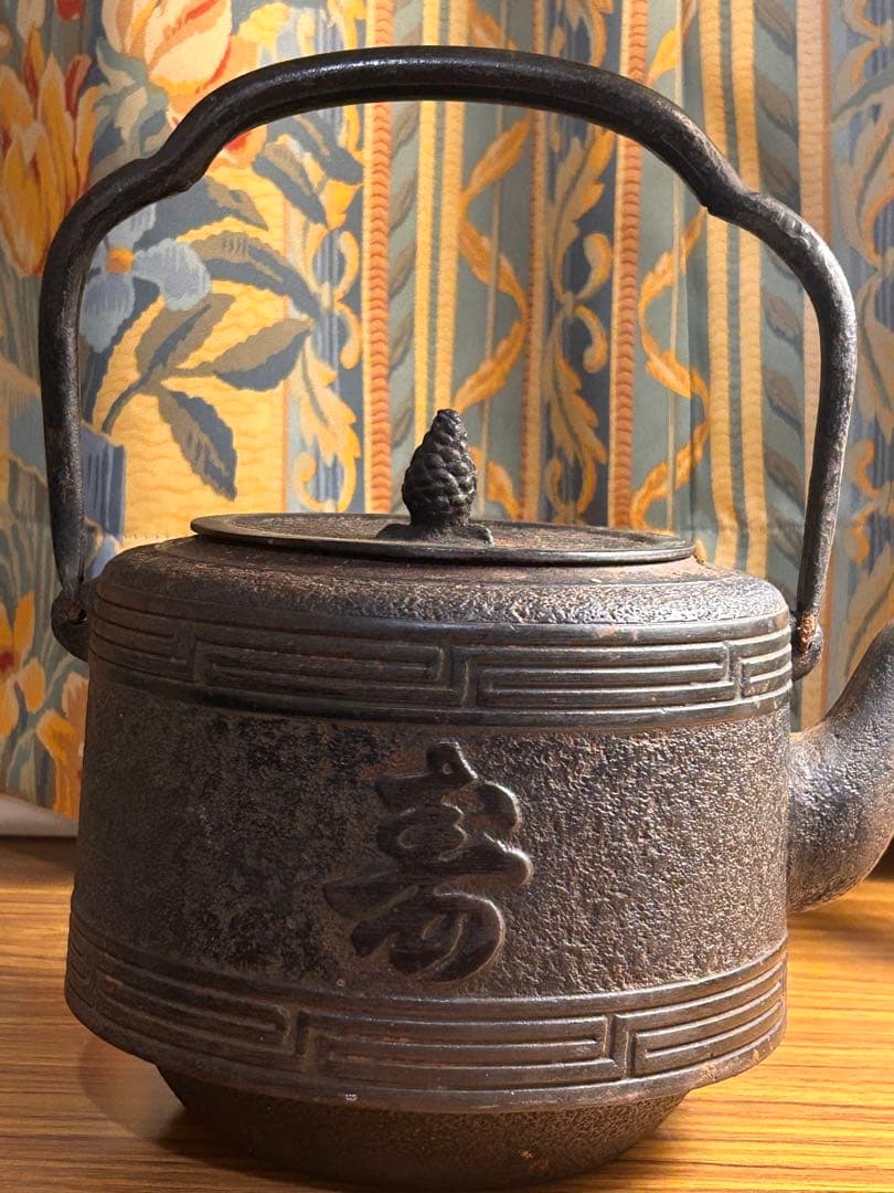 銘 南部鉄器 岩鋳 松の実摘み 寿 鉄瓶 記念日寄贈名あり　茶道具 骨董　当時物