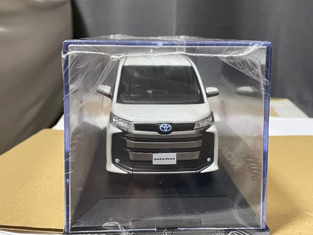 トヨタ ノア カラーサンプル ミニカー