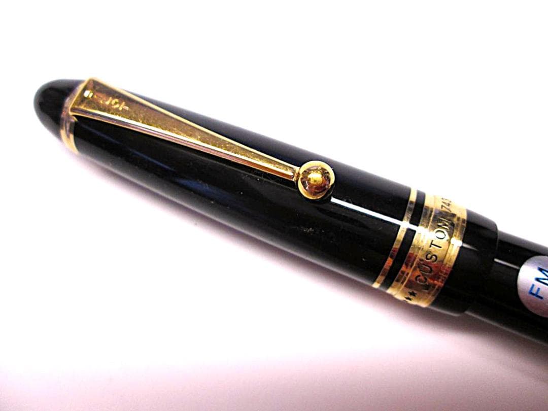 PILOTj万年筆　CUSTOM 743 万年筆 黒 FM 　インク付