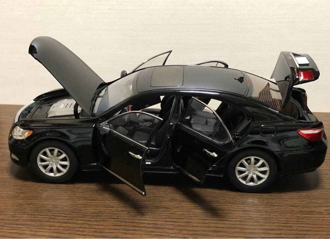ポ*チ様 1/18 レクサス LS460 ブラック ミニカー NOREV