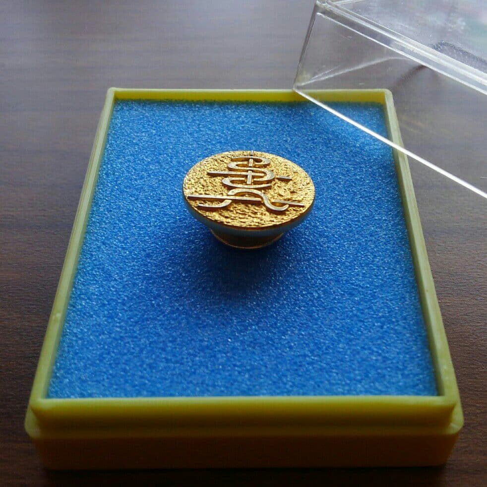 貴重 未使用  金バッジ 山本華世 ケース入り  ※北九州市魅力案内ファイル付