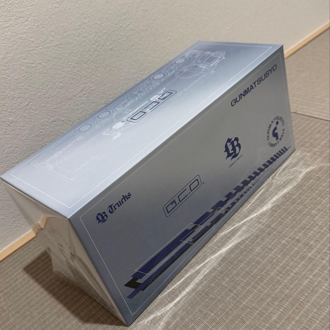 リバティーウォーク　東京オートサロン限定　三菱トラック