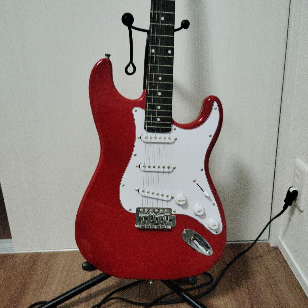 ストラトキャスタータイプ エレキギター　カラーレッド