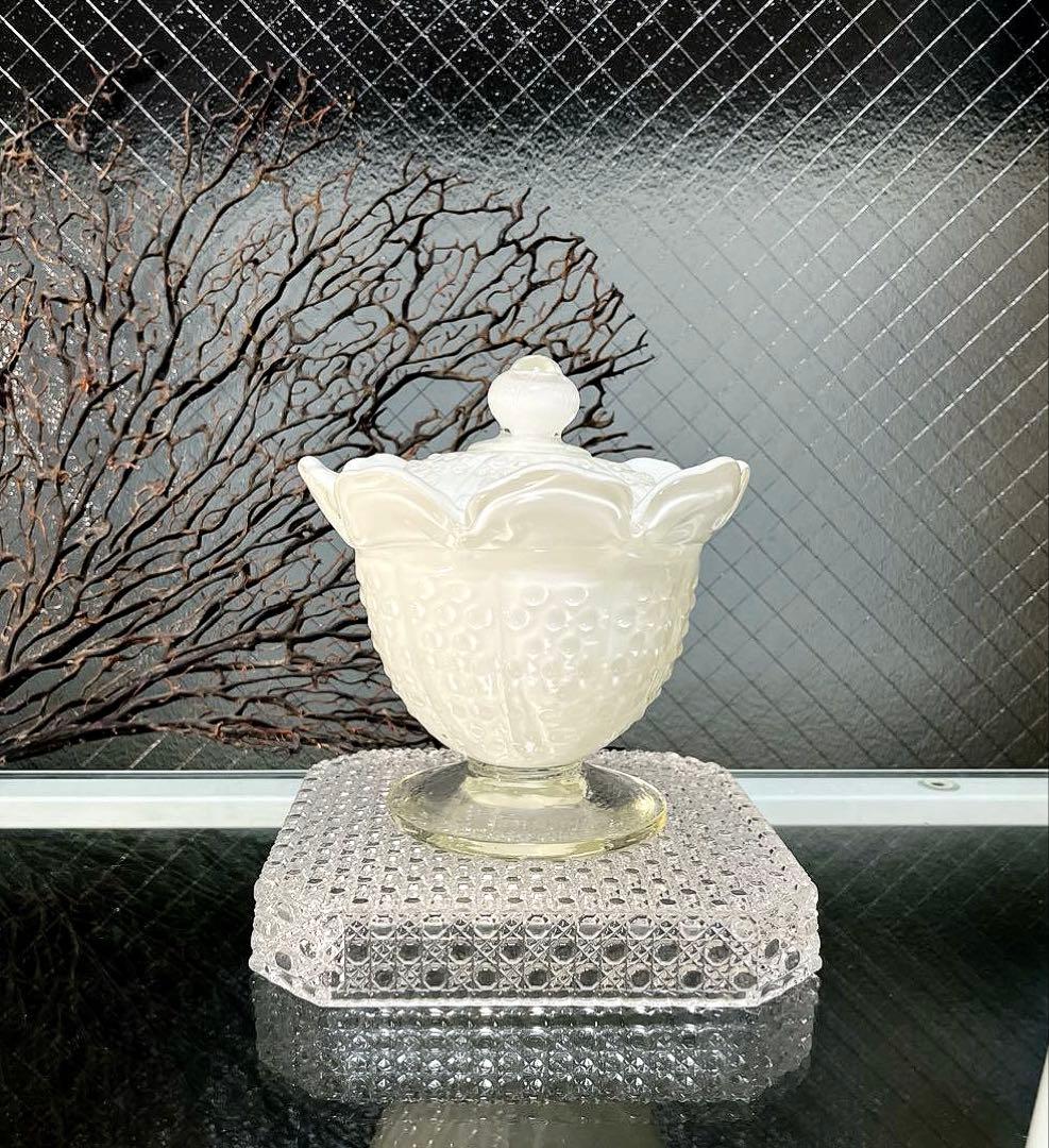 骨董　時代ガラス　霰プレス　あられ模様　花型　菓子器　飴屋瓶　ボンボン入れ