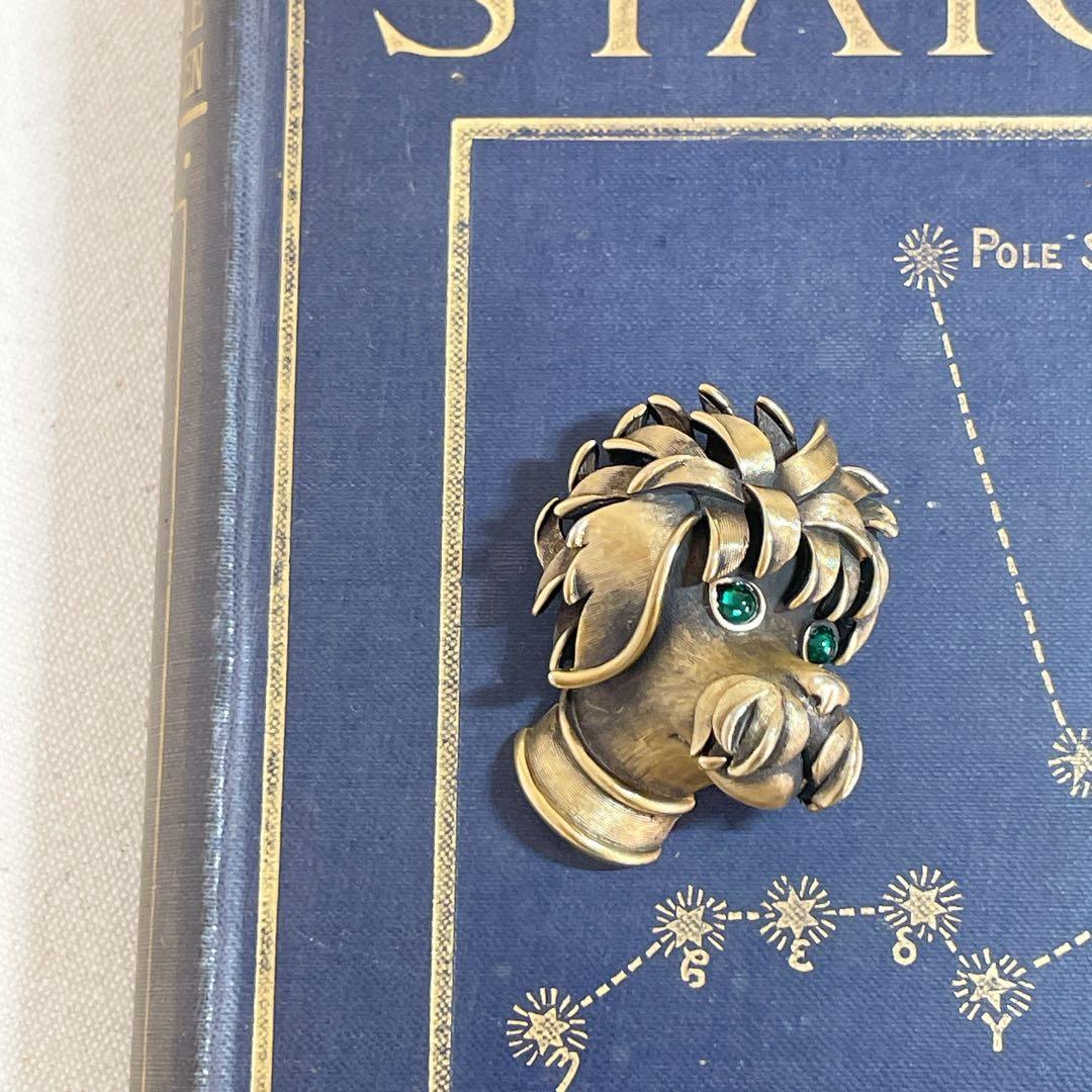 トリファリ 動物 ブローチ 緑の目の犬 プードル