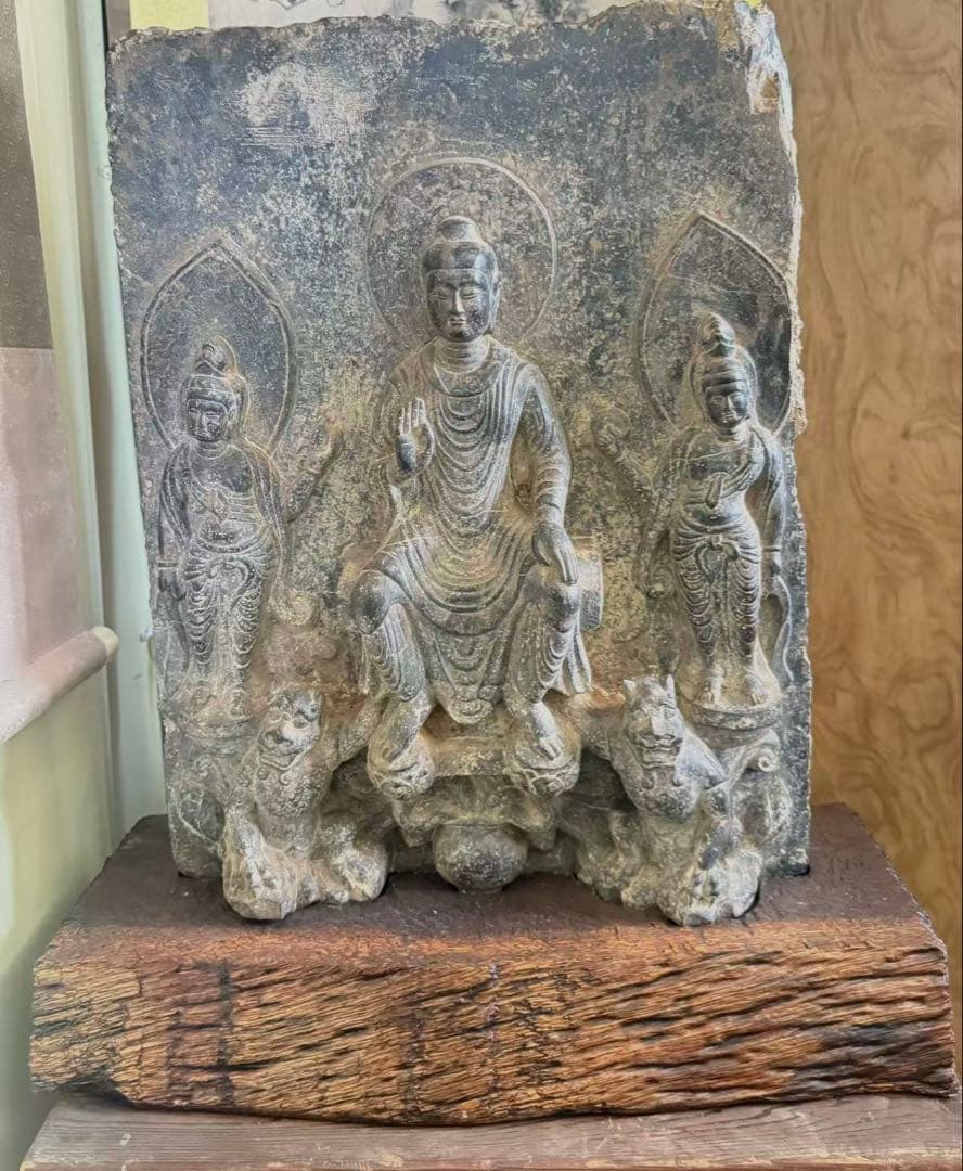 中国　石佛　三尊佛　台付　仏教美術　高さ約51cm 送料込み251211