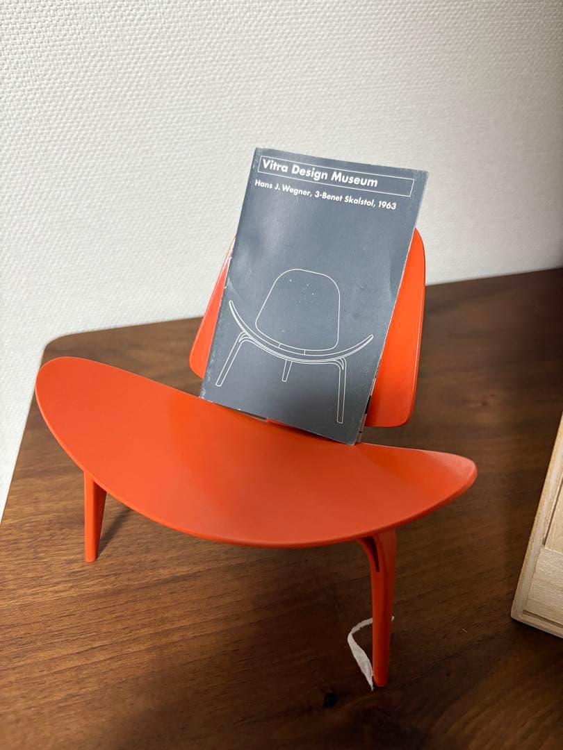 Vitra Design Museum ミニチュアチェア　CH07