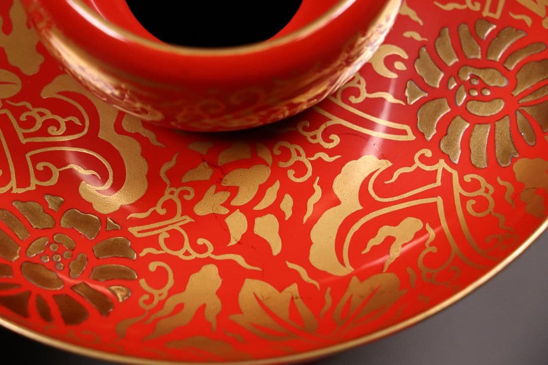 時代花唐草蒔絵 朱塗茶台 茶碗一対 天然木 金蒔絵 古伊万里【MA365】