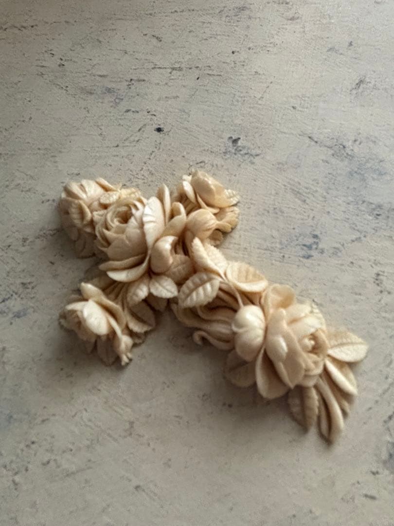 フランスアンティーク　アイボリー　薔薇花彫刻 十字架　薔薇モチーフ