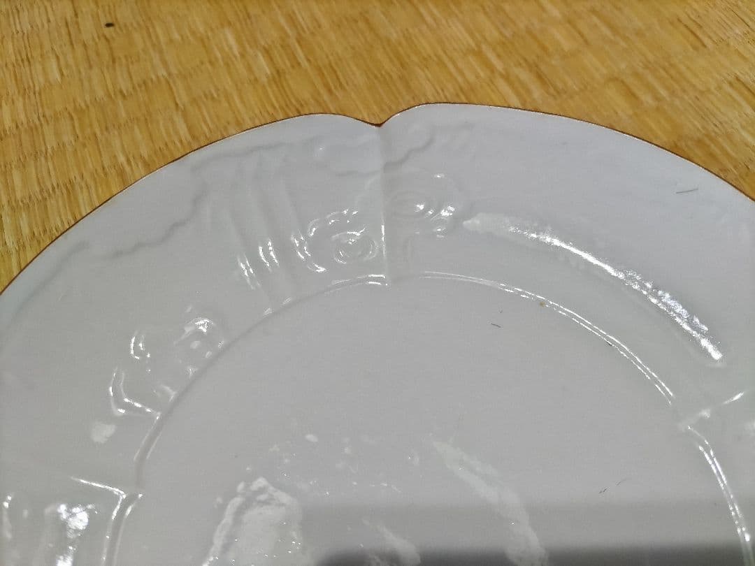 柿右衛門　白磁　陽刻　輪花皿　松竹梅　六寸皿　美品