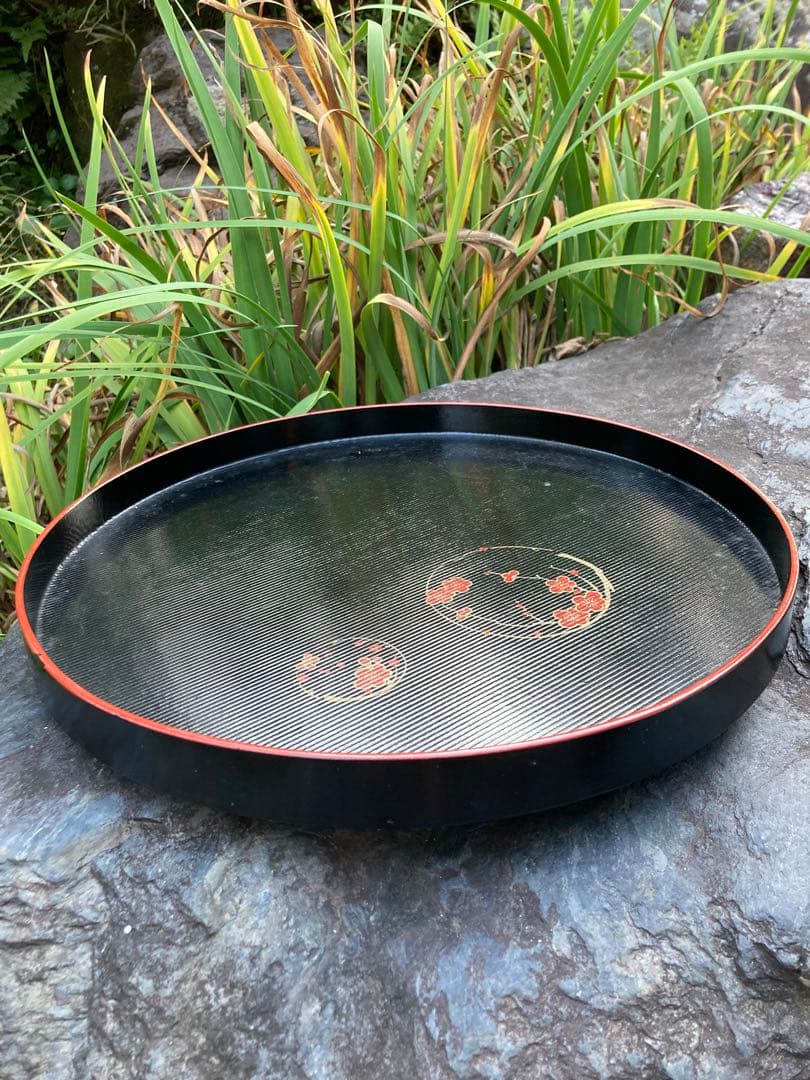 上村家具店製 黒赤花模様の盆