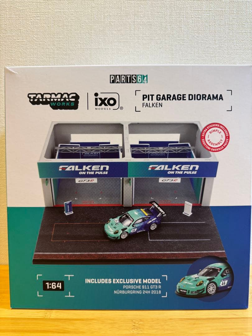 ミニカー TARMAC Porsche911GT3R PIT GARAGE DIORAMA