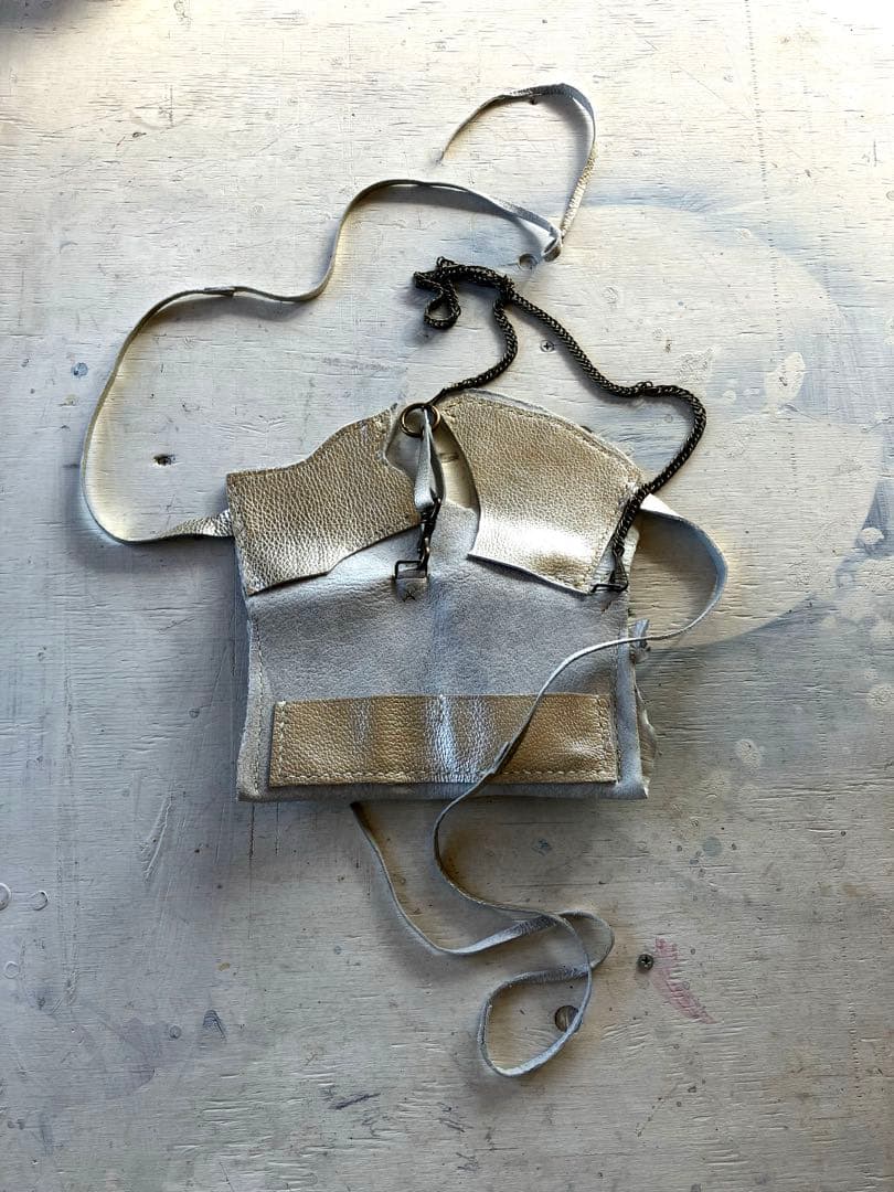 渋金革紐巻く二つ折りたたむネックウォレット＋zipperケース