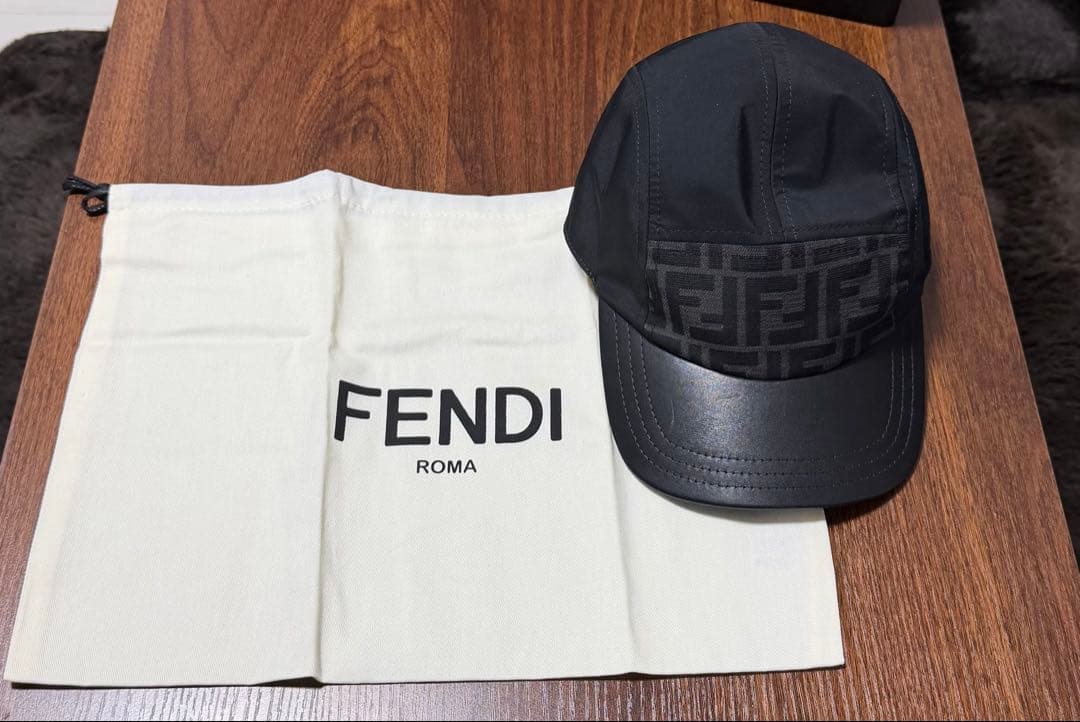 フェンディ　ベースボールキャップ