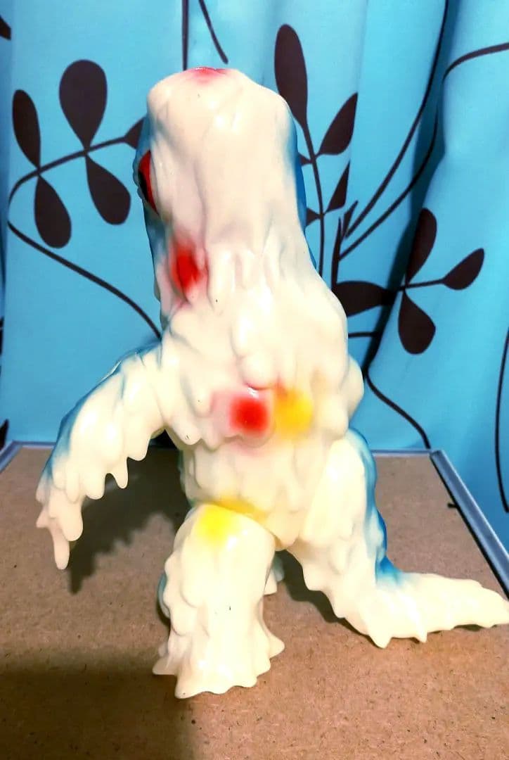 蓄光ヒドラソフビ