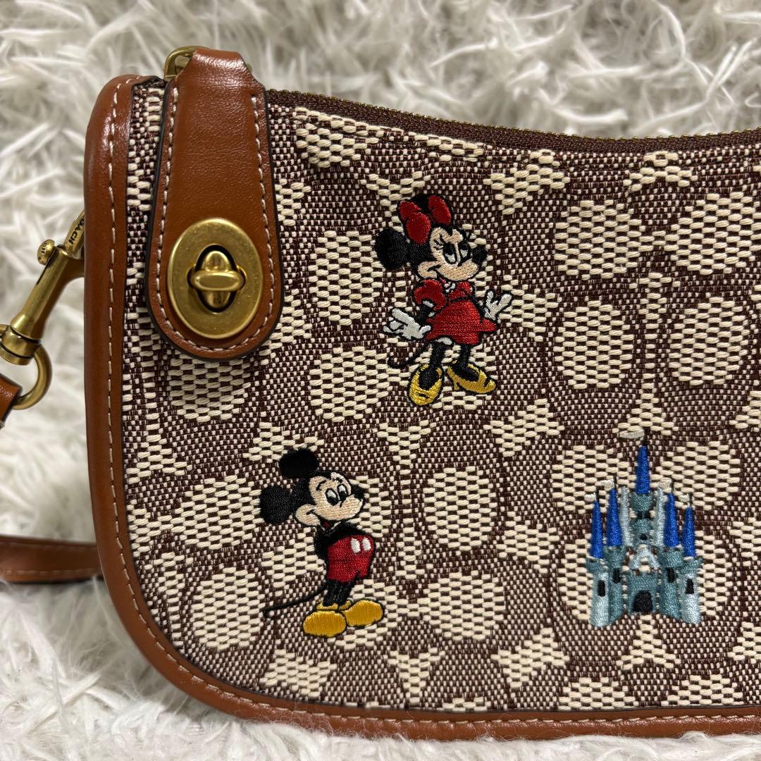 ✨極美品/50周年限定品✨コーチ×ディズニー スゥインガーバッグ ターンロック