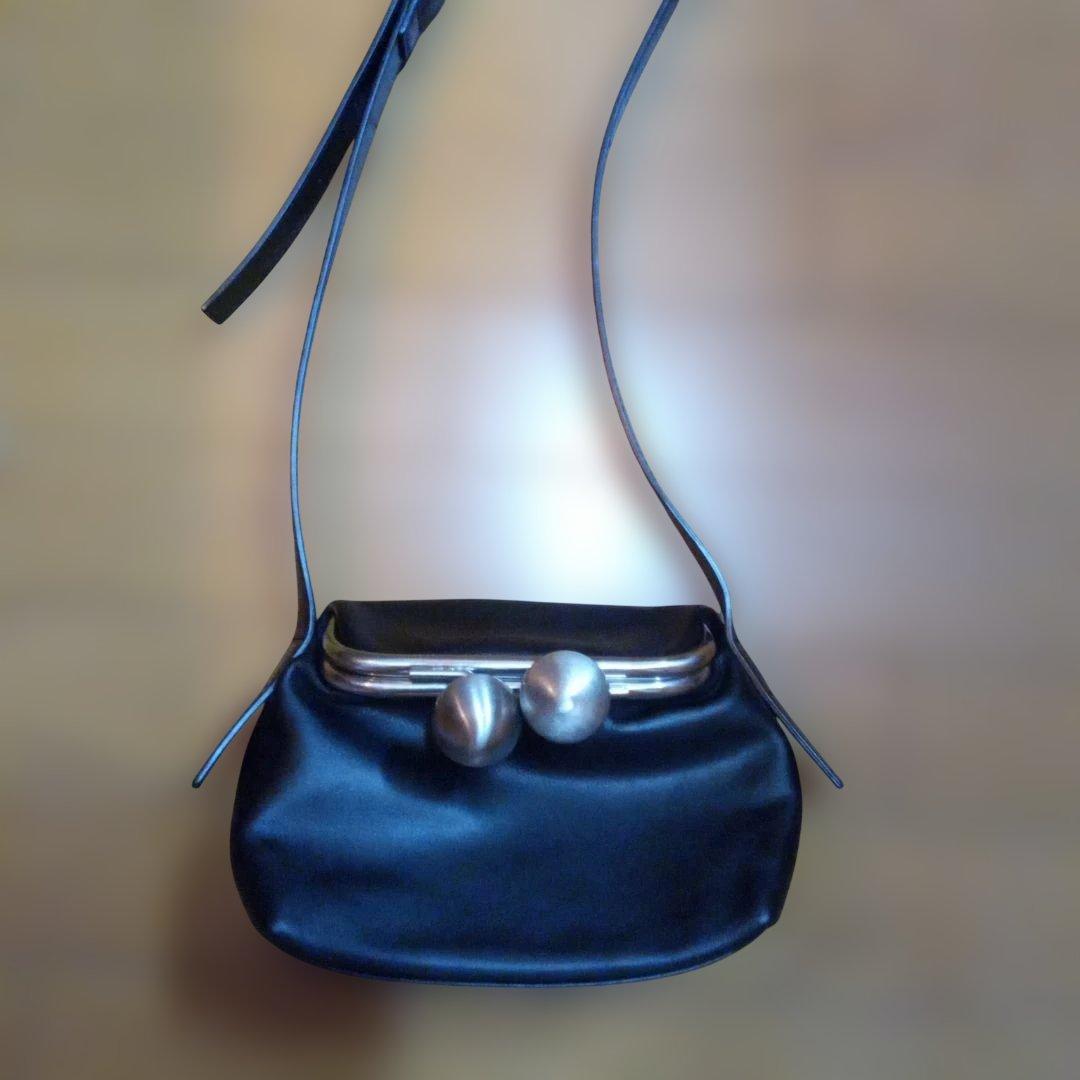 カワカワ黒 サテン ショルダーバッグ