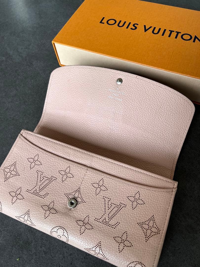 Louis Vuitton ポルトフォイユ　マヒナ　ピンクベージュ　二つ折り財布