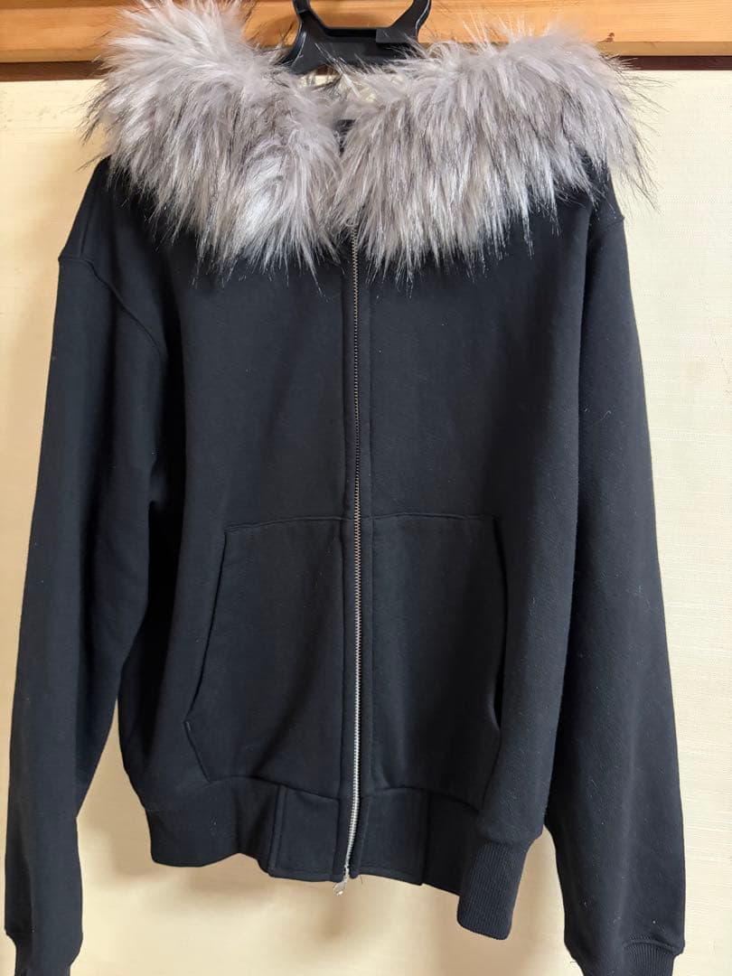 EPNKファー付きブラックジップアップパーカー