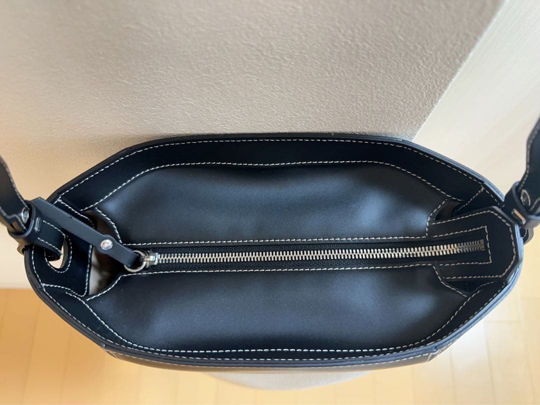 IACUCCI ブラック ショルダーバッグ