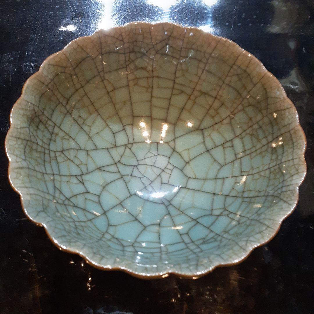 u*c様 郊壇官窯青磁花弁輪花碗