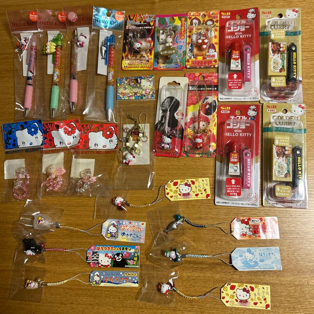 s*e様 ハローキティ　ストラップ、根付、ボールペンなどグッズ24点
