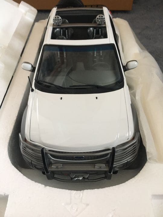 ミニカー Autoart 1/18 Ford EXPEDITION himalaya