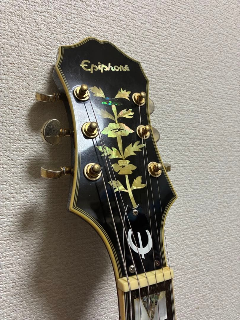 セミアコ　エレキギター　Epiphone Sheraton II EB