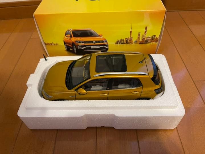VW T-Cross 1/18ミニカー