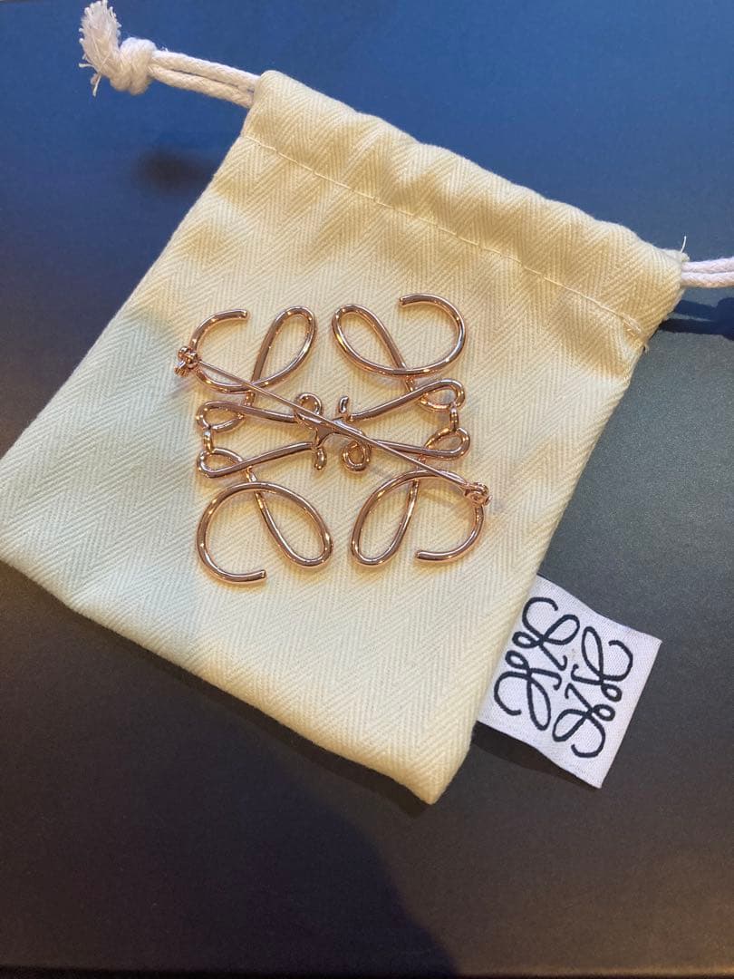 【品薄】LOEWE ローズゴールド ブローチ ロエベ