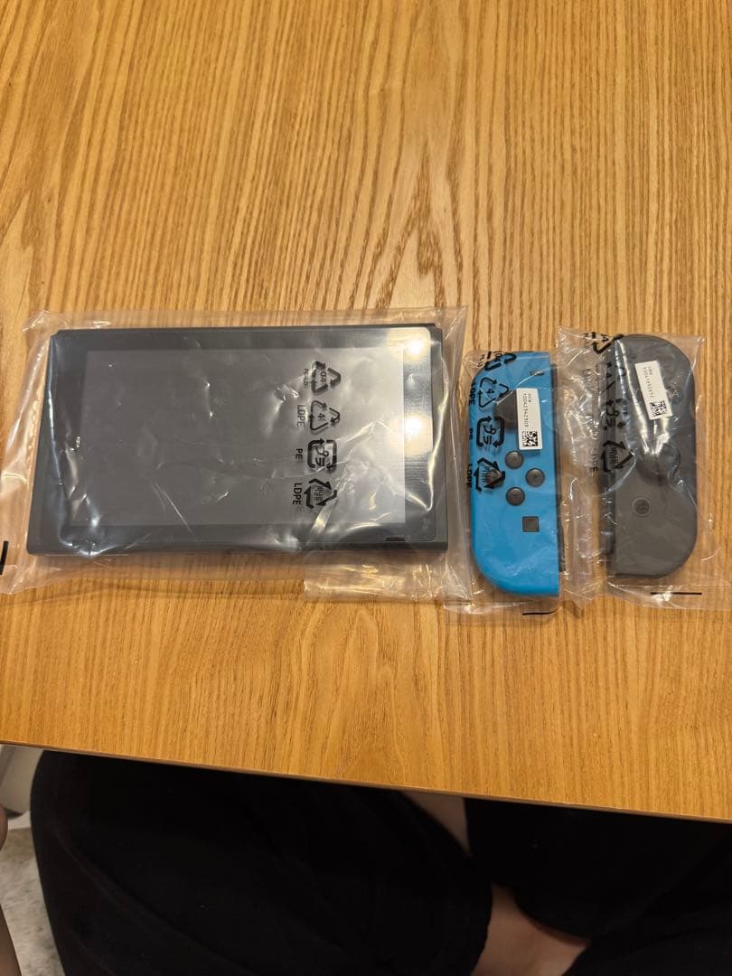 Nintendo Switch 本体、ブルー、グレーJoyCon、その他周辺機器