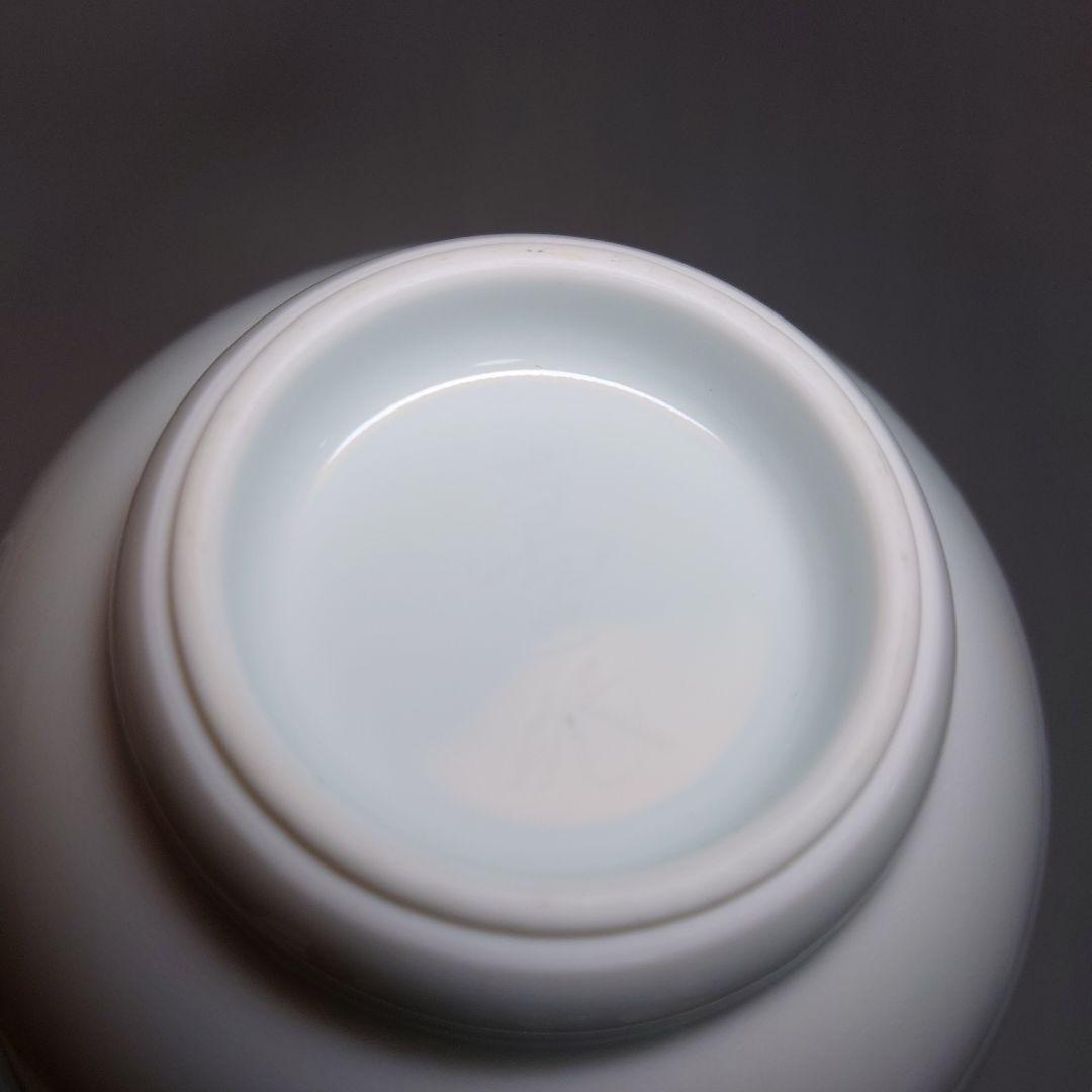 人間国宝　井上萬二　作　白磁竹彫花瓶　高さ26.6センチ