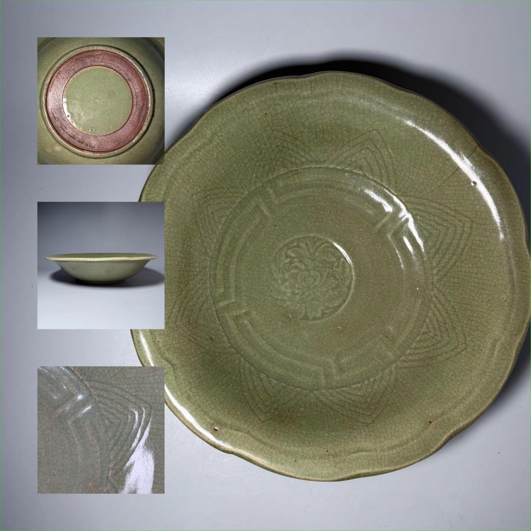 青磁陽刻大皿　盛期鍋島　共箱　1700年前後　美しい貫入　35.9cm　古波佐見