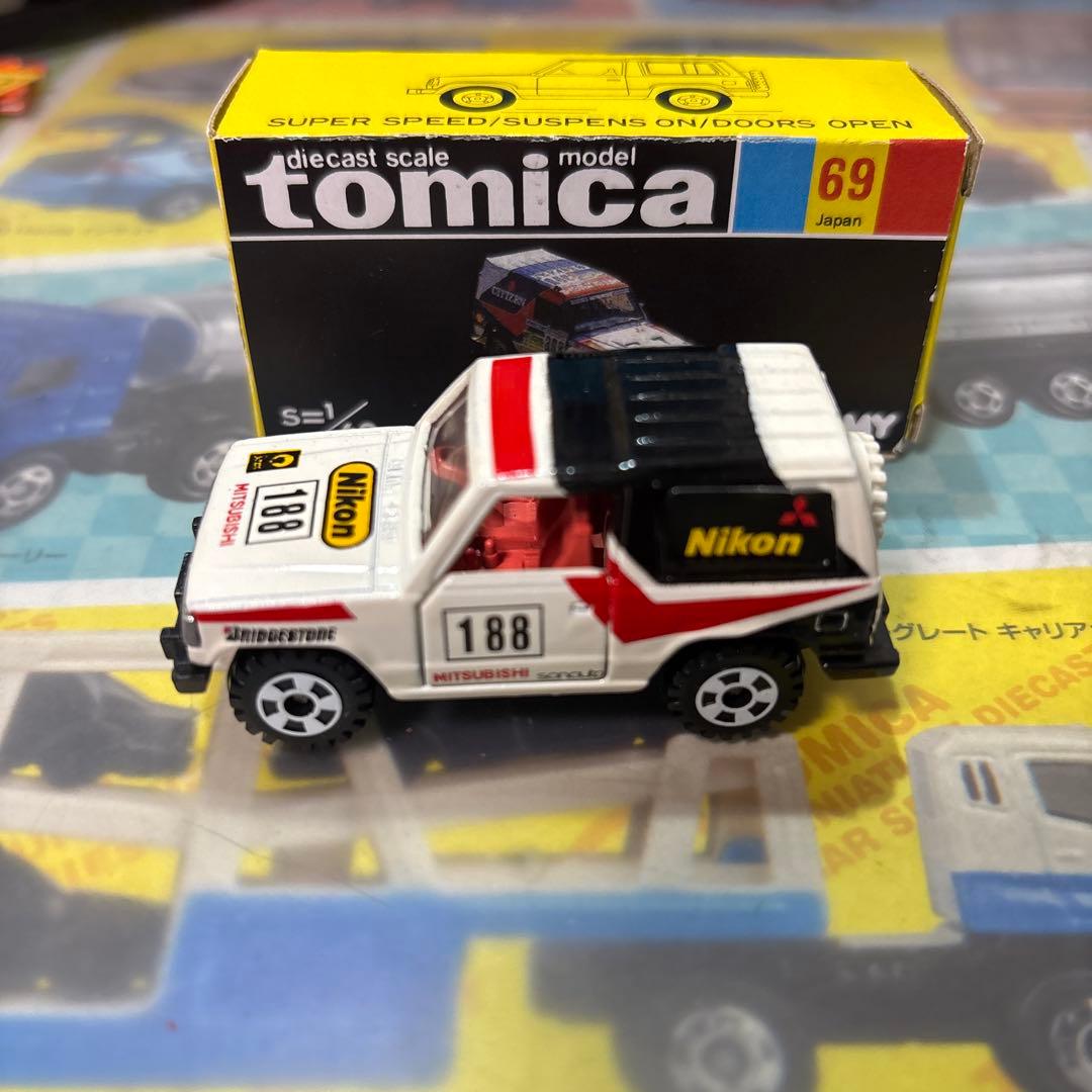 トミカ　パジェロ