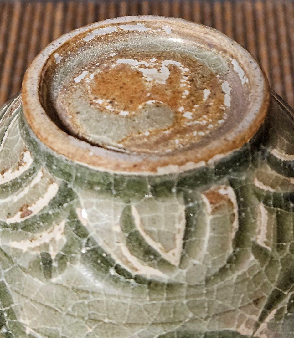 中国古美術　中国古陶磁器　中国古玩　耀州窯　青磁　陰刻　草花文様　小瓶　小壺