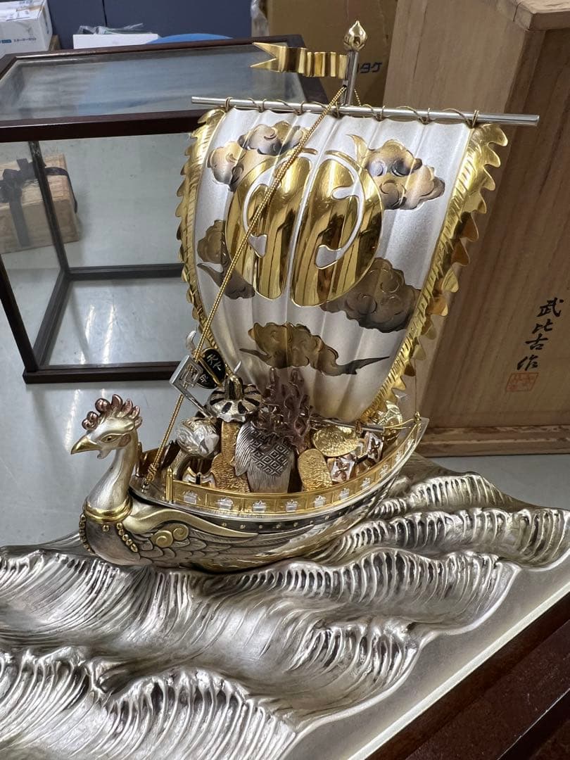 銀製　宝船　置物　ガラスケース付