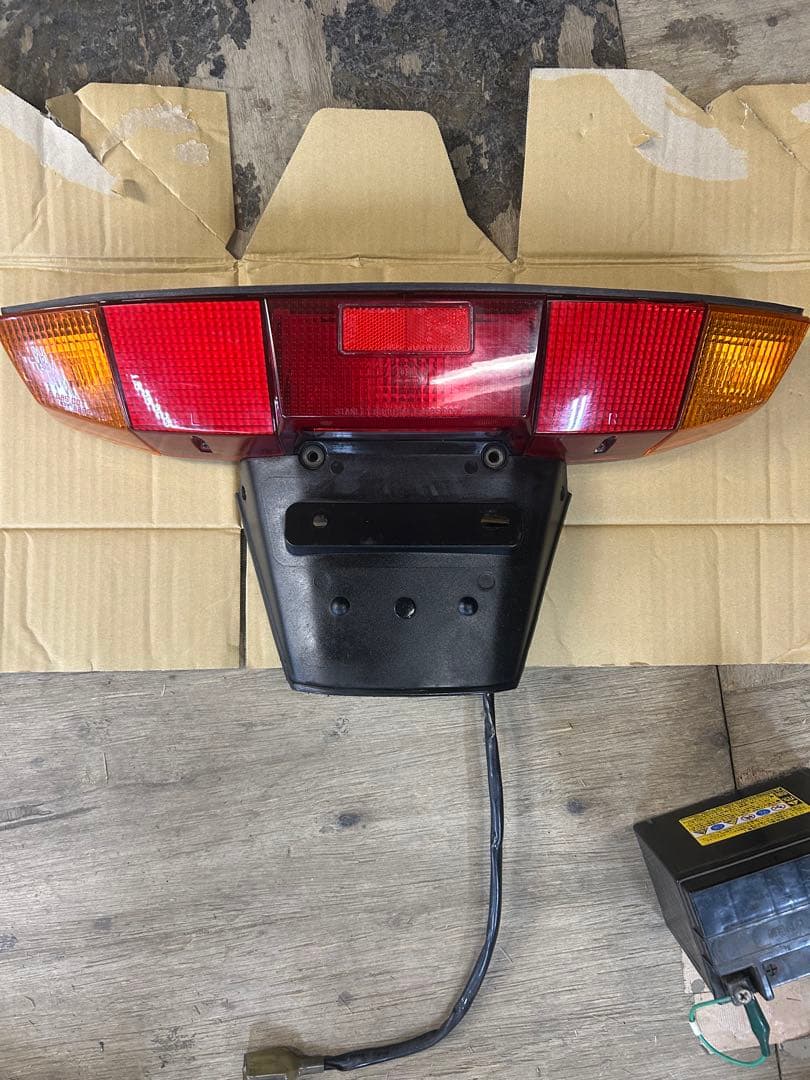 早い者勝ちフュージョン　mf02 純正テールランプ