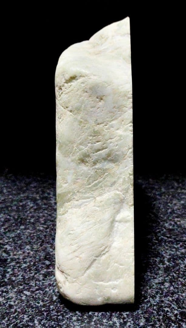 ムイムイ★翡翠原石★糸魚川硬玉【小滝・転石・切り出し①799ｇ】