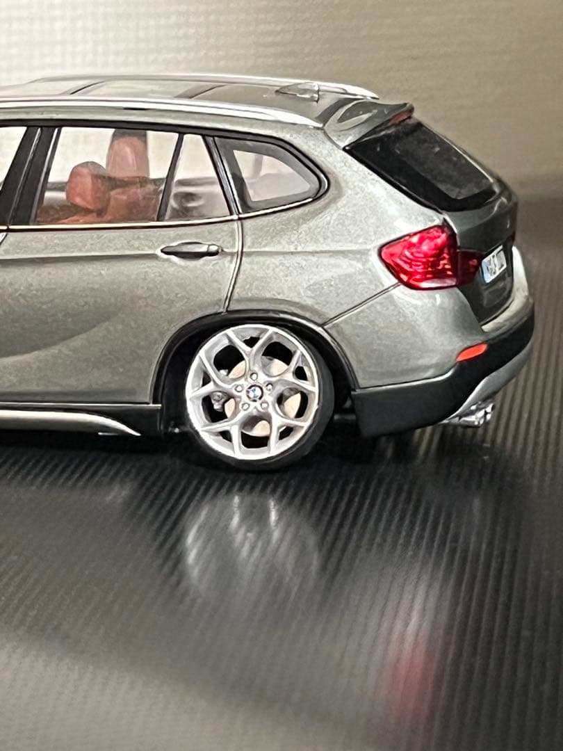 1/43 BMW X1 ミニカー グレー ディーラーのミニカー