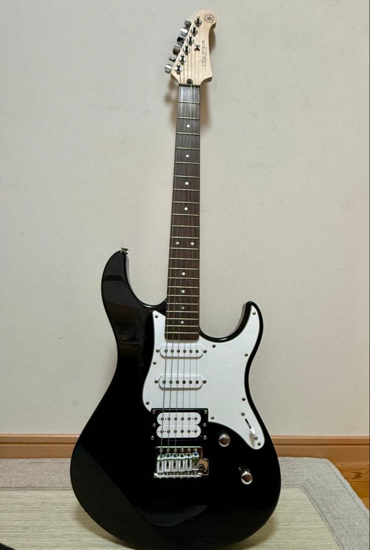 Yamaha PACIFICA ブラックエレキギター 112V ケース付き