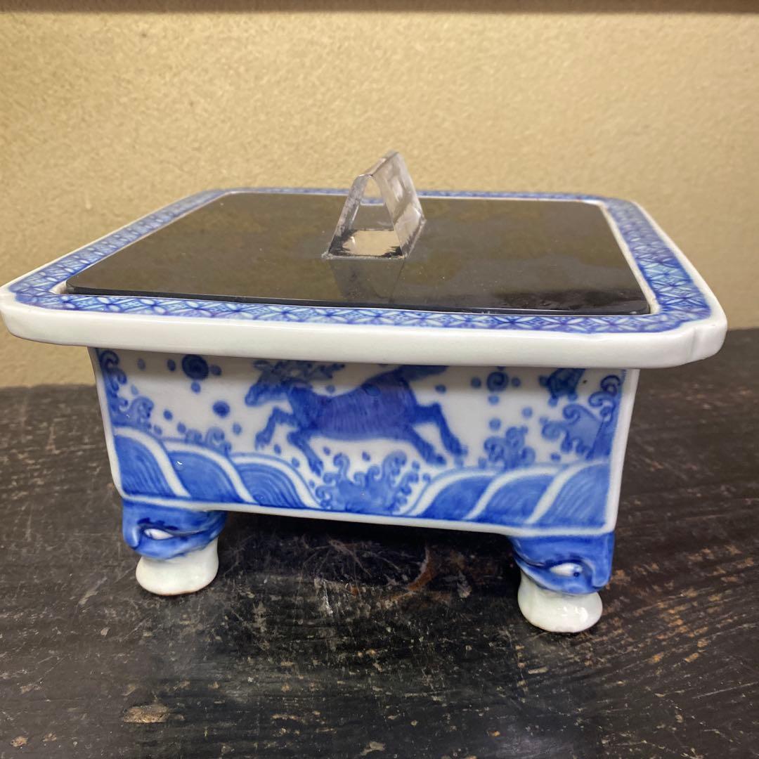 大明万暦年制年号　染付獣頭脚付筆洗