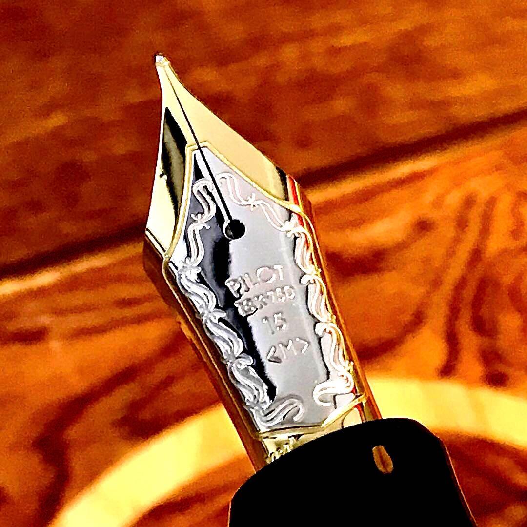 ☆ほぼ新品☆最極上品☆素晴らしいパイロットカスタム845漆万年筆(M)