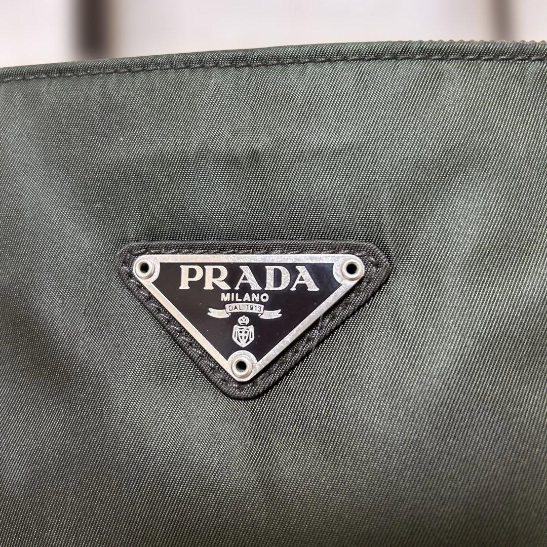 プラダ　ブラック ナイロン ショルダーバッグ　三角プレート　レザー紐