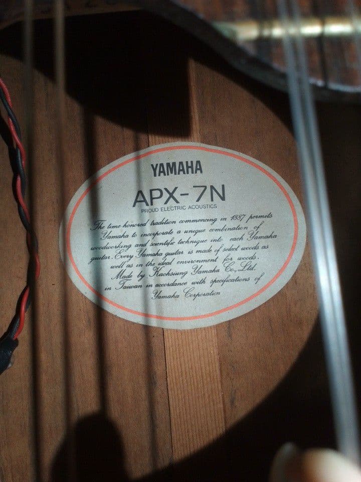 ヤマハ　YAMAHA　アコースティックギター　APX‐7N ハードケース付き