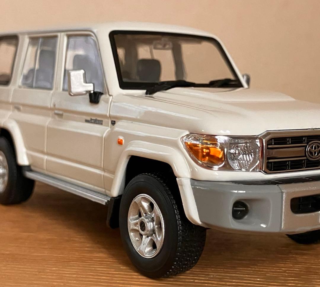 値下げ【非売品】 トヨタ　ランドクルーザー70 再販モデル　ミニカー 1/30