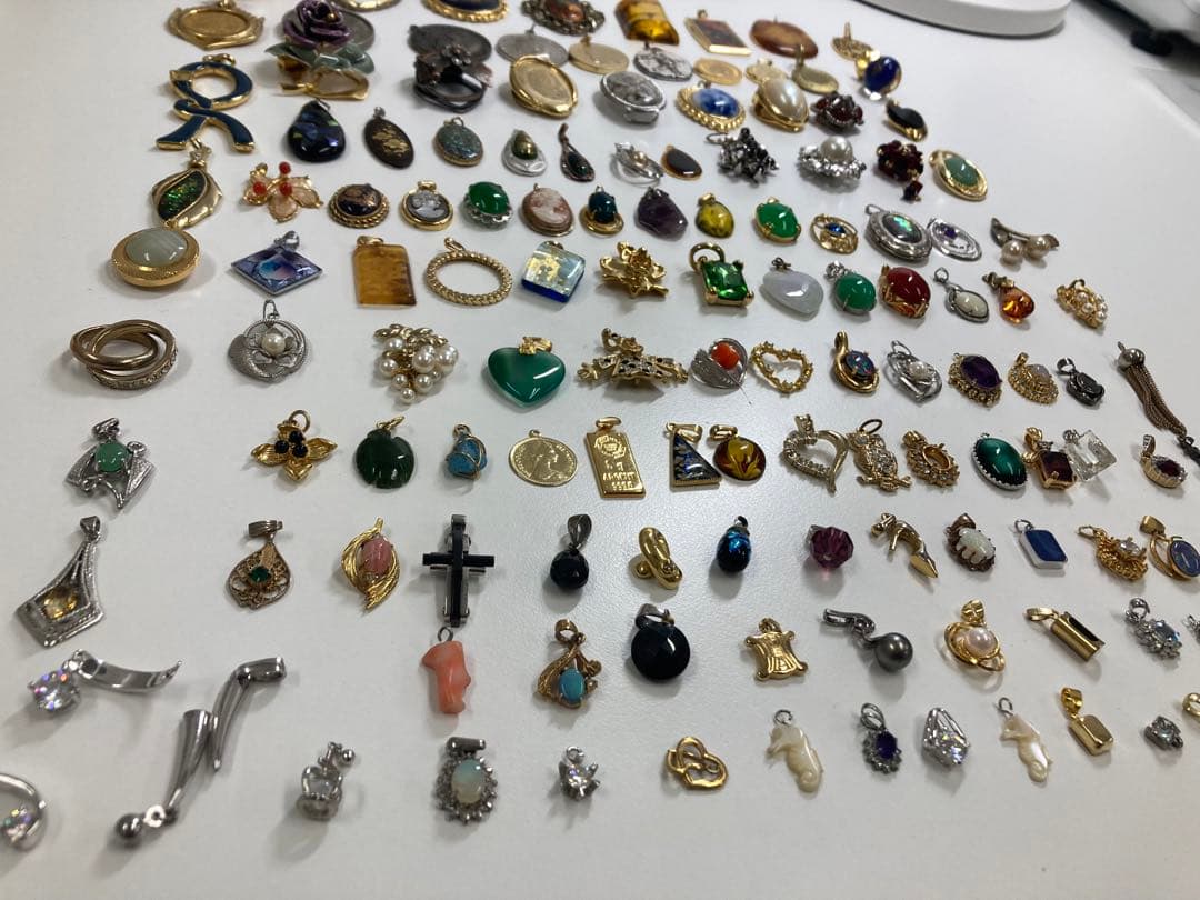 レディース　アクセサリー　ペンダント　宝石　真珠　ダイヤ　137点まとめ売り