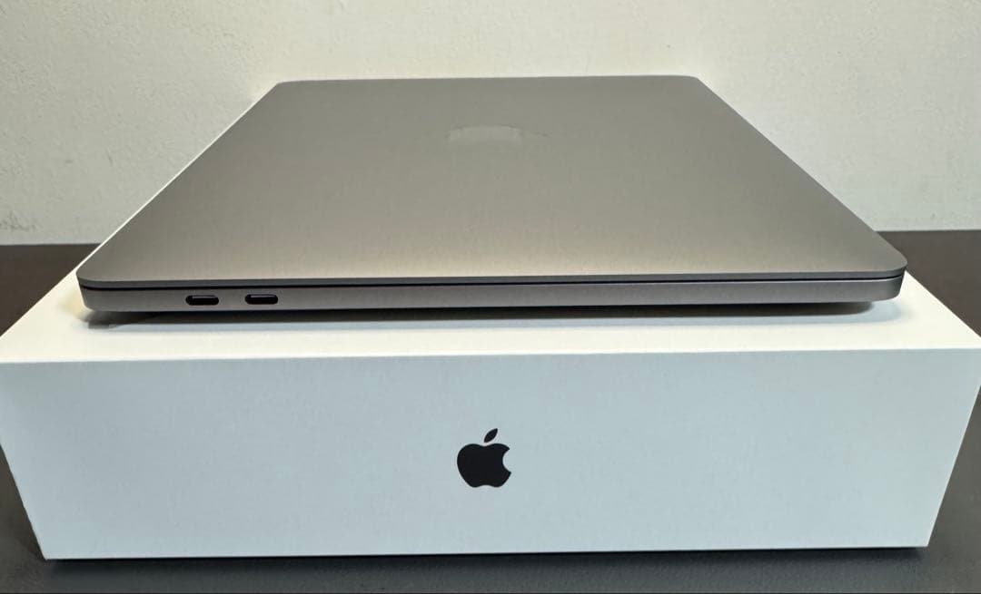 MacBook本体 MacBook Pro 2020. M1. 16GB . 500GB