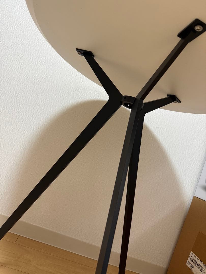 【送料無料！！】ダイニングテーブル　カフェテーブル　円テーブル