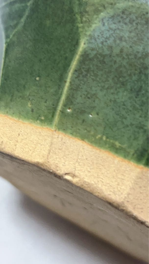 魯山人　秋草彫緑釉壷