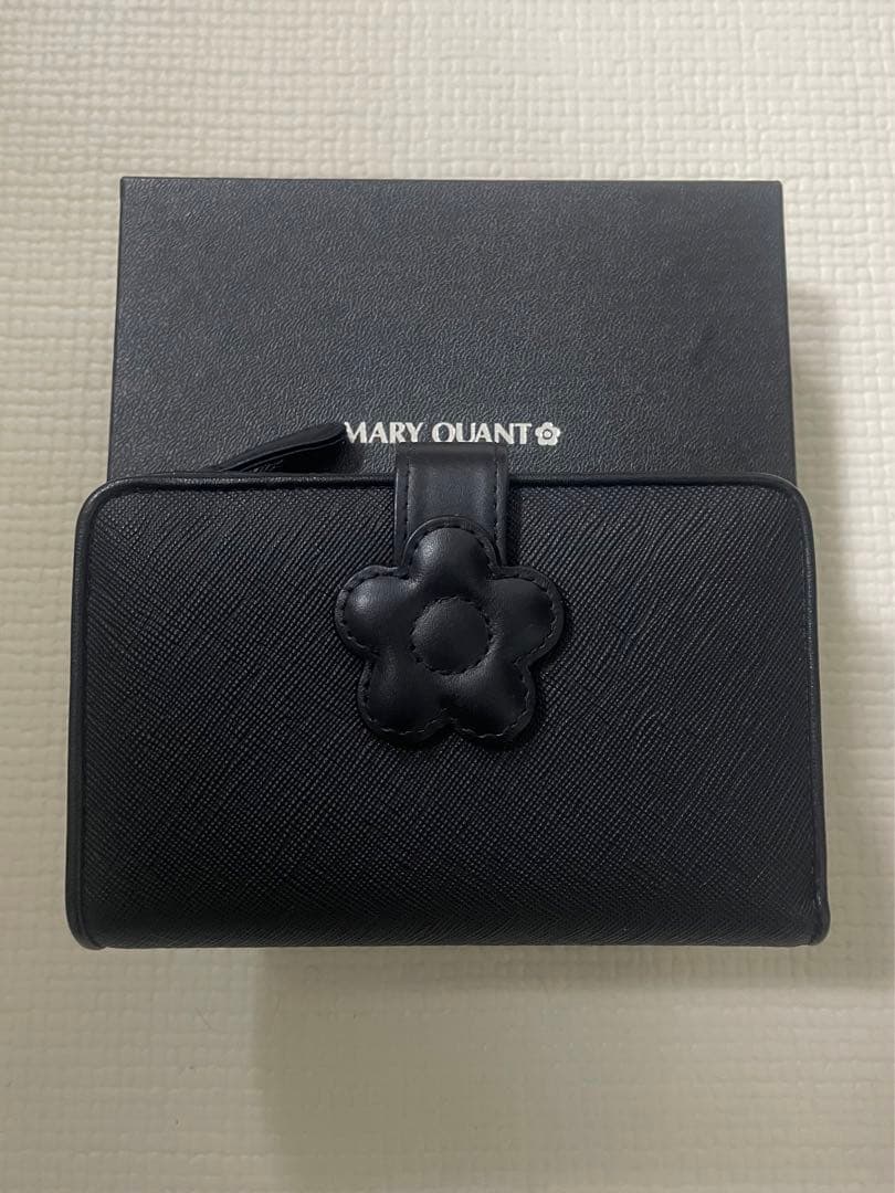 マリークワント 二つ折り財布